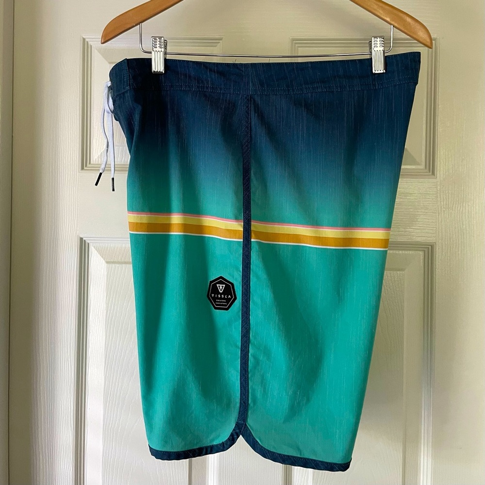 36 - VISSLA The Dredge 20" Board Shorts - Men's - Teal, Navy Blue
